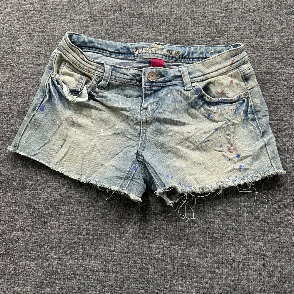Almost Famous Shorts Womens Size 3 Light Wash Paint Splatter Distressed Cut Off
